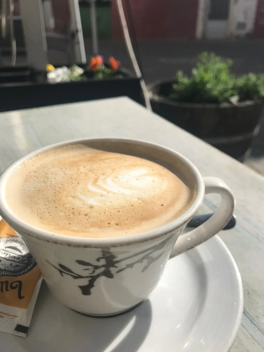 Desayuno - Café con leche en La Posada del Casar