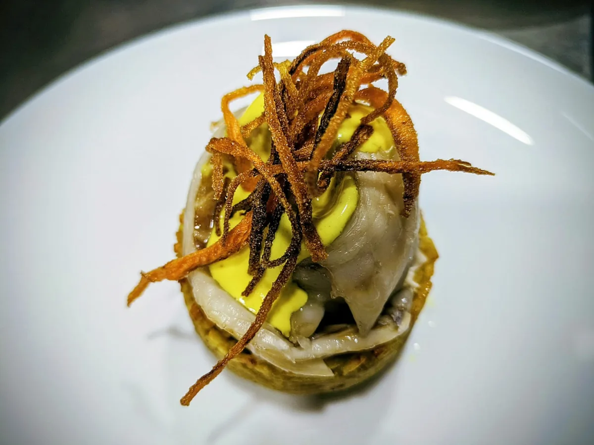 Plato de ostra con tortilla La Posada